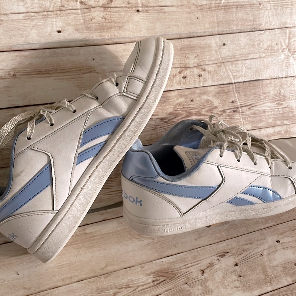 Leather Reebok kids size 3.5 white with baby blue stripe.